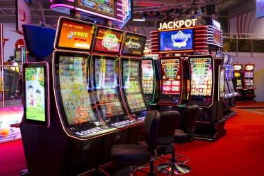 hoki108 link Free Play interface showing virtual chip balance and live-dealer table